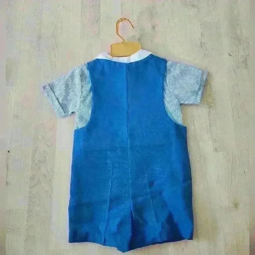 Vintage Winnie The Pooh Outfit size 4T with original hanger